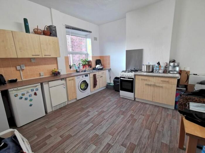 2 Bedroom Flat To Rent In High Street, Normanton WF6