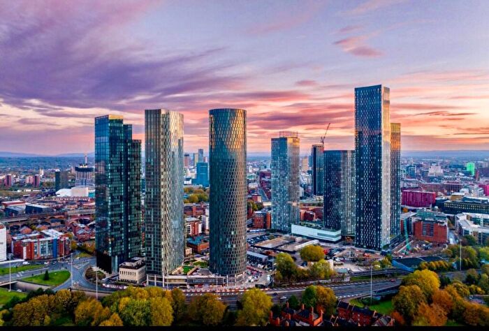 3 Bedroom Apartment To Rent In Thr, Silversroft, Manchester, M15