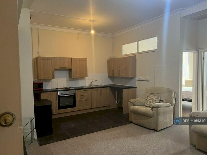 2 Bedroom Flat To Rent In Uplands House, Gorleston, Great Yarmouth, NR31