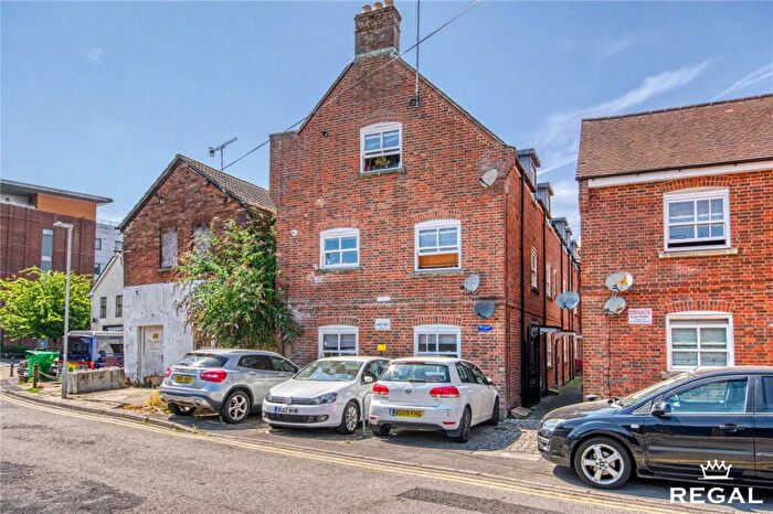 2 Bedroom Apartment For Sale In Prosperous Street, Poole, BH15