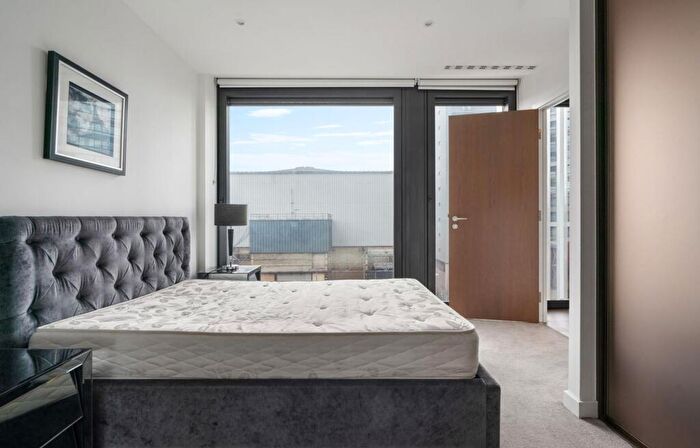 2 Bedroom Apartment To Rent In Chronicle Tower, B City Road, London, EC1V