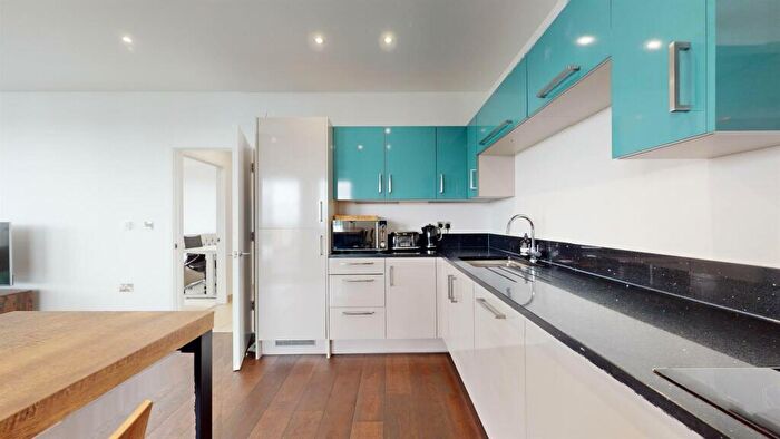 2 Bedroom Apartment To Rent In Lock Side Way, London, E16