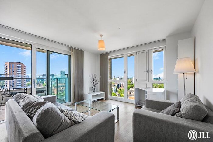 3 Bedroom Apartment To Rent In Marner Point, Jefferson Plaza, E3