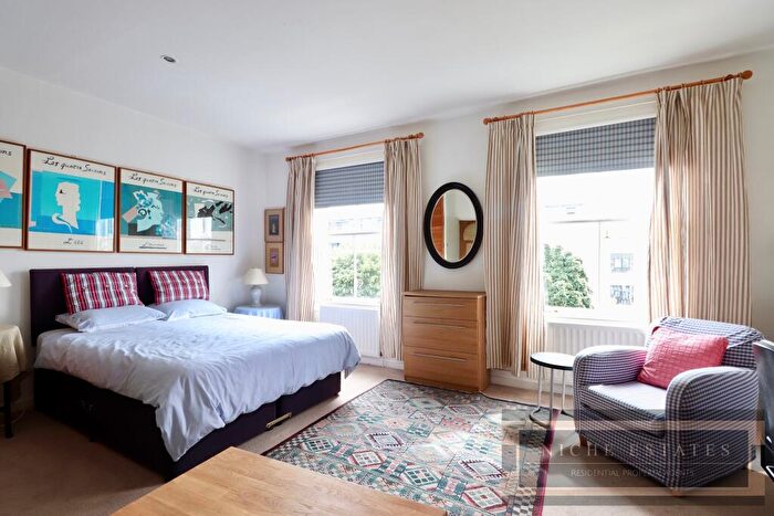 Studio To Rent In Drayton Park, Highbury, - See Virtual Tour Online, N5