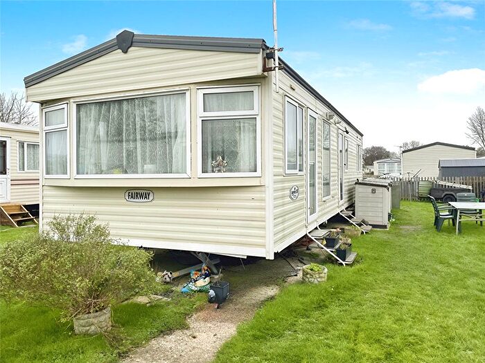 2 Bedroom Mobile/park Home For Sale In Chichester Road, Bognor Regis, West Sussex, PO21