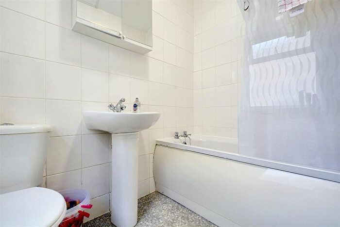 1 Bedroom Flat For Sale In Montpelier Road, Dunkirk, Nottingham, NG7