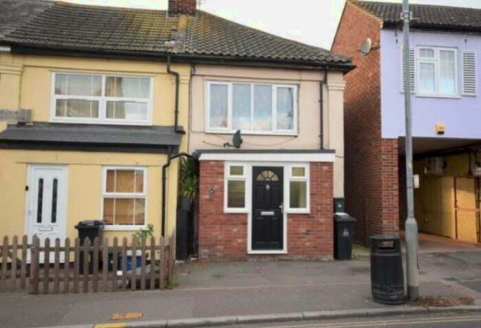 2 Bedroom Flat To Rent In Mill Road, Maldon, Essex, CM9