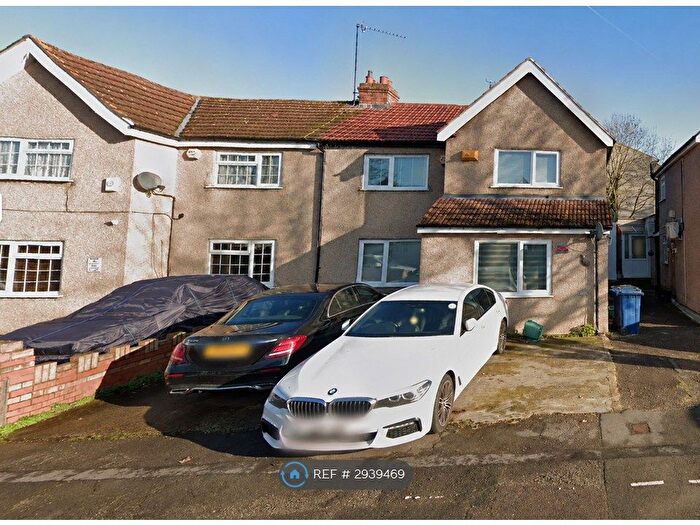 5 Bedroom Semi Detached House To Rent In Costons Avenue, Greenford, UB6