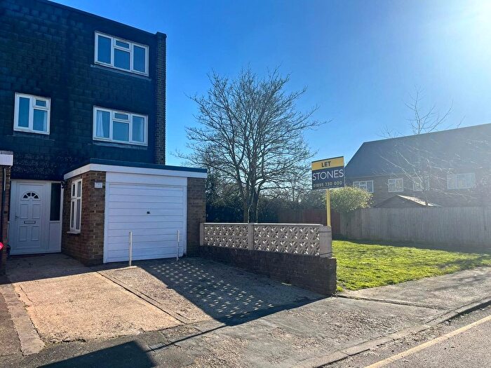 4 Bedroom End Of Terrace House To Rent In Greatfields Drive, Hillingdon, Middlesex, UB8