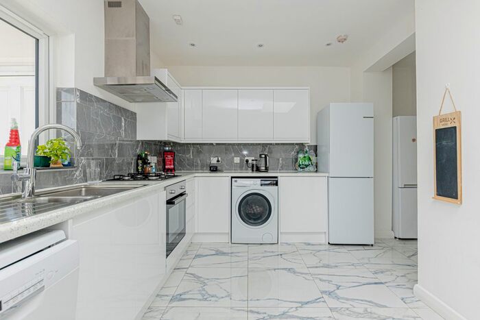 4 Bedroom Property To Rent In Sanderstead Road, London, E10