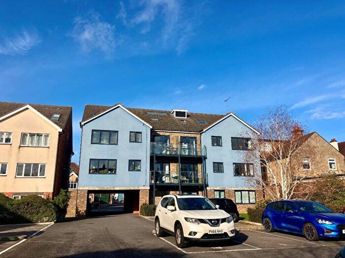 1 Bedroom Apartment To Rent In Hatfield Road, St. Albans, Hertfordshire, AL1