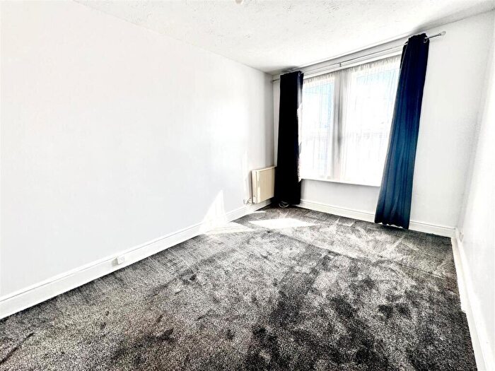 1 Bedroom Apartment For Sale In Bridge Road, Southampton, Hampshire, SO19