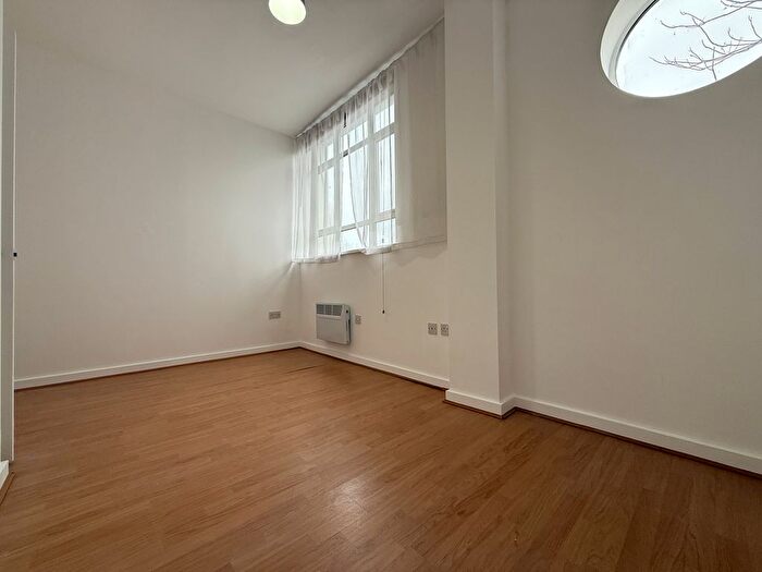 1 Bedroom Flat To Rent In Ripple Road, Barking, IG11
