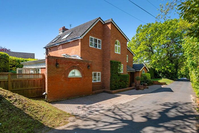 3 Bedroom Detached House For Sale In Leigh Court Close, Cobham, Surrey, KT11