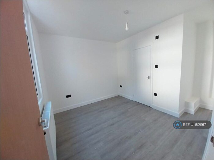 6 Bedroom Terraced House To Rent In Upper Luton Road, Chatham, ME5