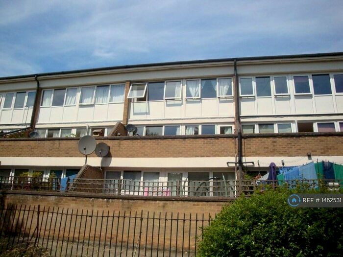 2 Bedroom Flat To Rent In Histon Road, Cambridge, CB4