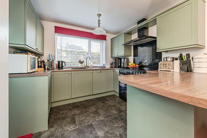 3 Bedroom Terraced House For Sale In Pleasant Street, Bradford, BD7