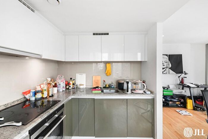 2 Bedroom Flat For Sale In Landmark East Tower, Marsh Wall, E14