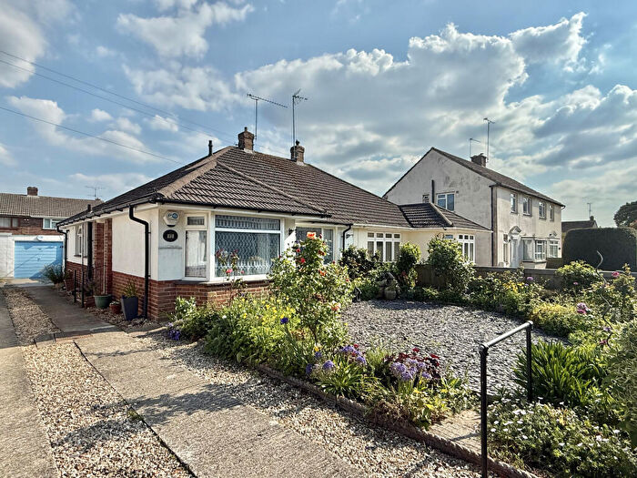 2 Bedroom Semi-Detached Bungalow For Sale In Kenmore Drive, Yeovil, Somerset, BA21