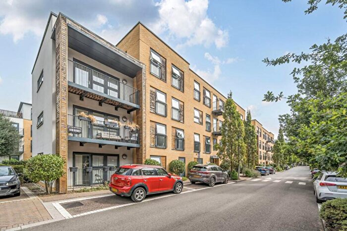 2 Bedroom Flat To Rent In Letchworth Road, Stanmore, HA7