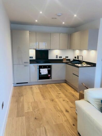 1 Bedroom Flat To Rent In Maple Lodge Riverwell Close, Watford, WD17