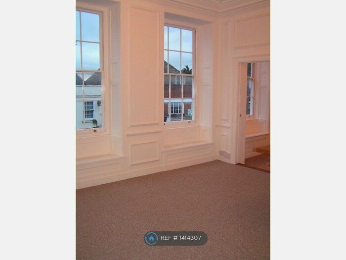 1 Bedroom Flat To Rent In High Street, Sittingbourne Kent, ME10