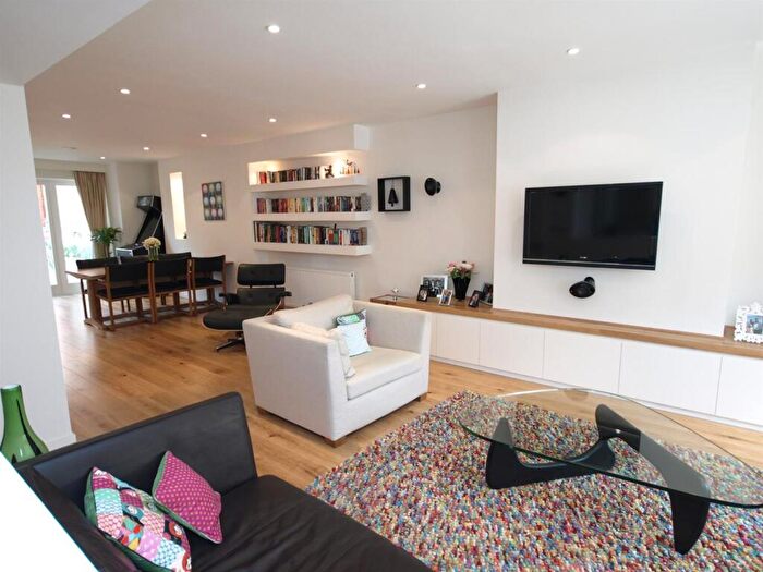 3 Bedroom Flat For Sale In Goldhurst Terrace, South Hampstead, NW6