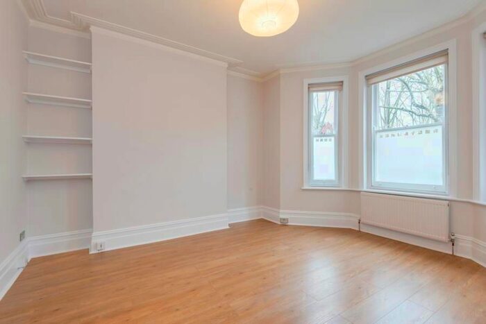 3 Bedroom Flat To Rent In Leith Mansions, Grantully Road, W9