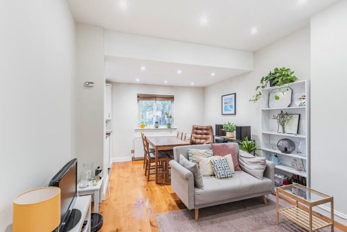 1 Bedroom Flat To Rent In Fernlea Road, Balham, London, SW12