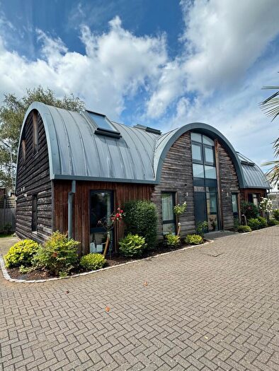 1 Bedroom Flat For Sale In Parabola Court, Pemberton Road, East Molesey, KT8