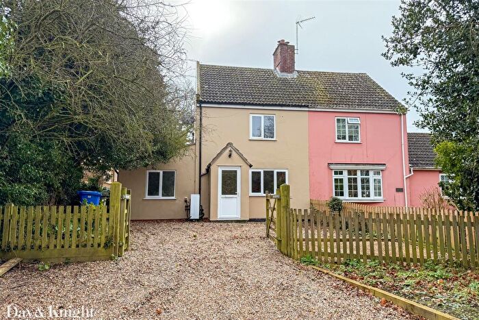 3 Bedroom Semi-Detached House For Sale In Tanglewood, Toad Row, Henstead, Beccles, NR34