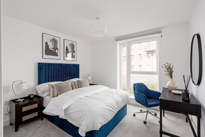 2 Bedroom Apartment To Rent In Etna Street, Glasgow, G41