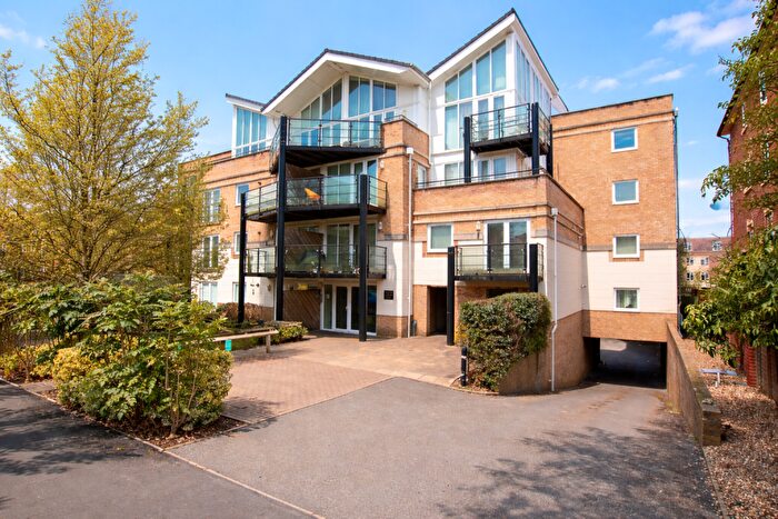 2 Bedroom Flat For Sale In - Winn Road, Southampton, SO17