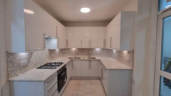 4 Bedroom Flat To Rent In Cazenove Road, London, N16