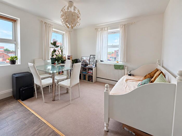 1 Bedroom Apartment For Sale In London Road, Mitcham, CR4