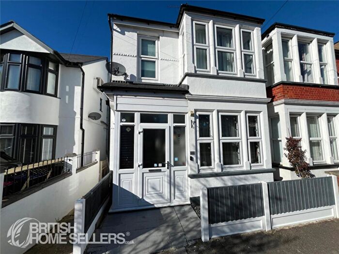 3 Bedroom End Of Terrace House For Sale In Martyns Grove, Westcliff-on-Sea, Essex, SS0