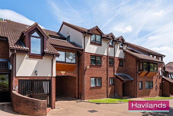 2 Bedroom Flat For Sale In Eversley Park Road, London, N21