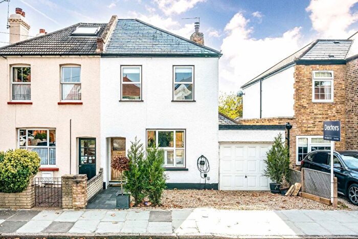 3 Bedroom Semi-detached House For Sale In Broad Lane, Hampton, TW12