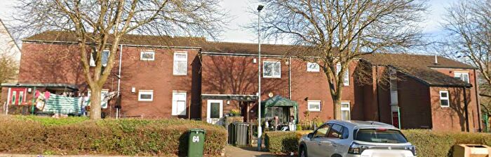 2 Bedroom Flat To Rent In Welham Walk, Bradford, BD3
