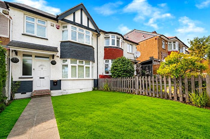 3 Bedroom Terraced House For Sale In Linden Way, London, N14
