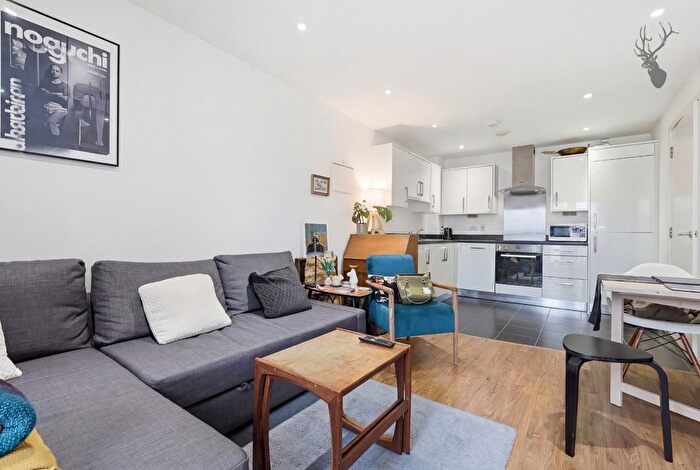 1 Bedroom Flat To Rent In Vernon Road, Bow, E3
