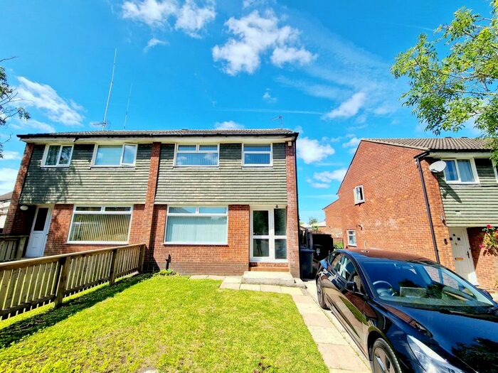 3 Bedroom Semi-Detached House To Rent In Wentworth Avenue, Leeds, LS17