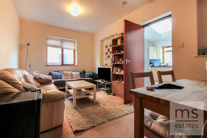 3 Bedroom Detached House To Rent In Highfield Road, Dunkirk, Nottingham, NG7