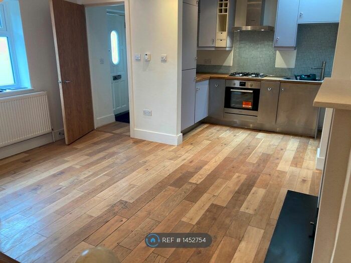 2 Bedroom Flat To Rent In Croydon, Croydon, CR0