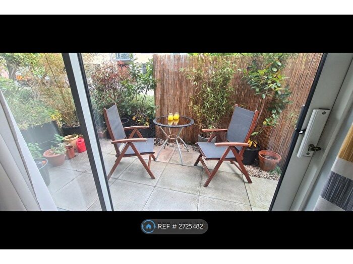 2 Bedroom Flat To Rent In Gisbey House, Isleworth, TW7