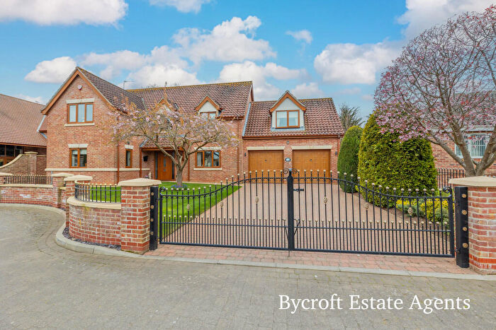 4 Bedroom Detached House For Sale In Oaklands Drive, Burgh Castle, NR31