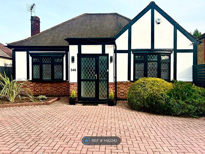4 Bedroom Detached House To Rent In Fencepiece Road, Chigwell, IG7