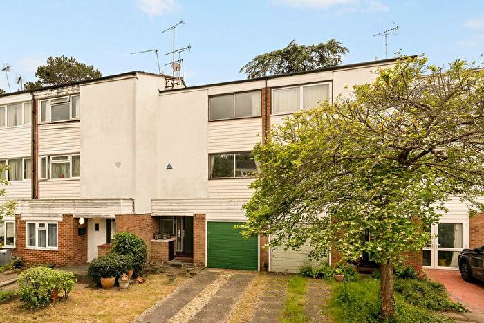 4 Bedroom Property For Sale In Sovereign Close, Ealing, W5