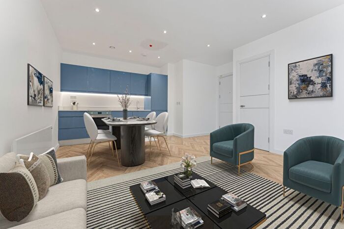 2 Bedroom Flat For Sale In Lodge Place, Sutton, SM1