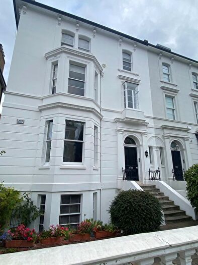 2 Bedroom Flat To Rent In The Little Boltons, London, SW10